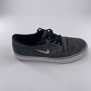 Nike SB Men’s Size 10 Low Top Charcoal Gray Skate Shoes 729825-011